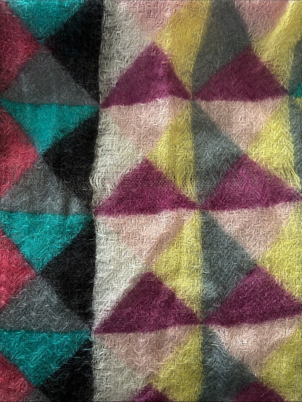 Geometric pattern Wool scarf - Picture 6 of 8